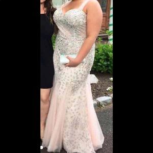 Formal dress must see up close *zoom in*